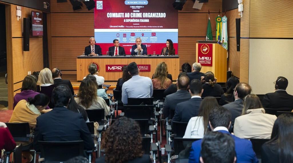 Antimáfia Italiana debate crime organizado com servidores do MPRJ
