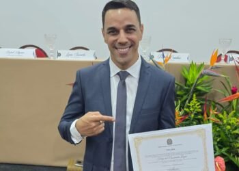 “Sigo como vereador até o fim do processo”, afirma Felipe Lopes após decisão judicial