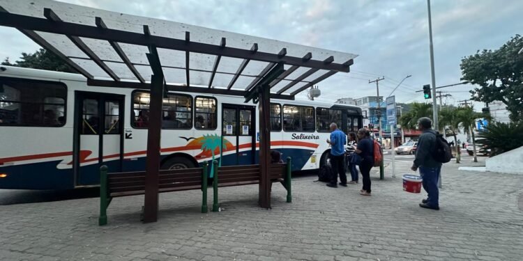 Linhas de ônibus voltam ao horário normal em Arraial do Cabo
