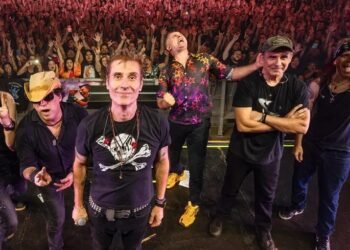 Capital Inicial leva clássicos do rock à orla de Cabo Frio