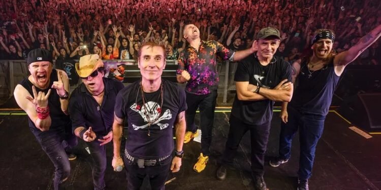 Capital Inicial leva clássicos do rock à orla de Cabo Frio