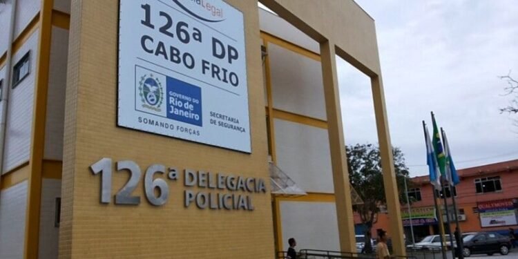 Mulher é presa por atuar como dentista em Cabo Frio