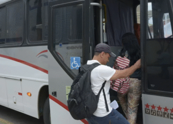 Recadastramento do Transporte Universitário começa hoje (1º) em Macaé; atenção que o prazo é curto