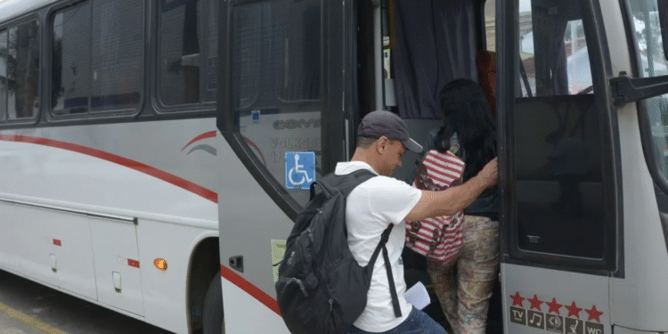 Recadastramento do Transporte Universitário começa hoje (1º) em Macaé; atenção que o prazo é curto