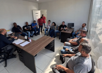 Reunião debate utilização dos postes em Búzios