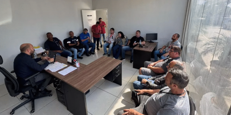 Reunião debate utilização dos postes em Búzios