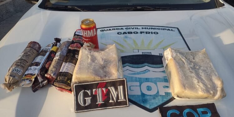 Produtos furtados de supermercado são recuperados em Cabo Frio