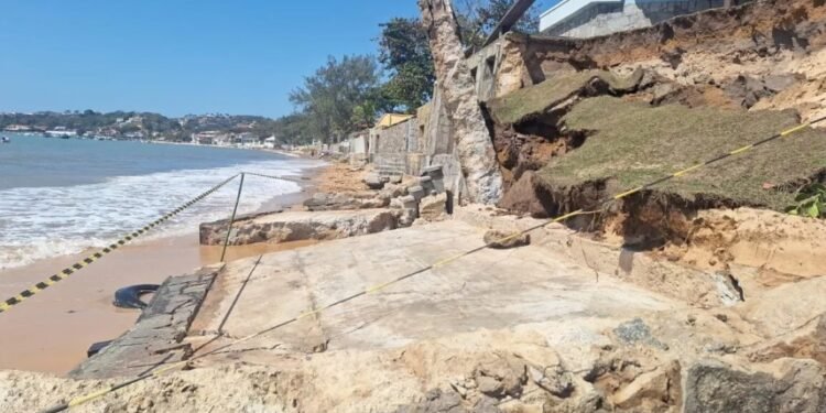 Ressaca atinge nove casas em Búzios; área da Praia do Canto é isolada pela Defesa Civil