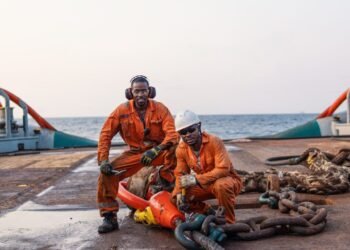 Vagas abertas de emprego offshore e onshore em Macaé e Rio das Ostras; confira