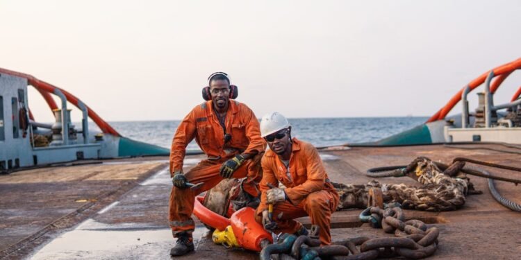 Vagas abertas de emprego offshore e onshore em Macaé e Rio das Ostras; confira