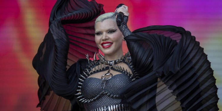 Duda Beat é uma das atrações da Parada do Orgulho LGBTI+ em Arraial do Cabo; confira o que vai rolar até lá