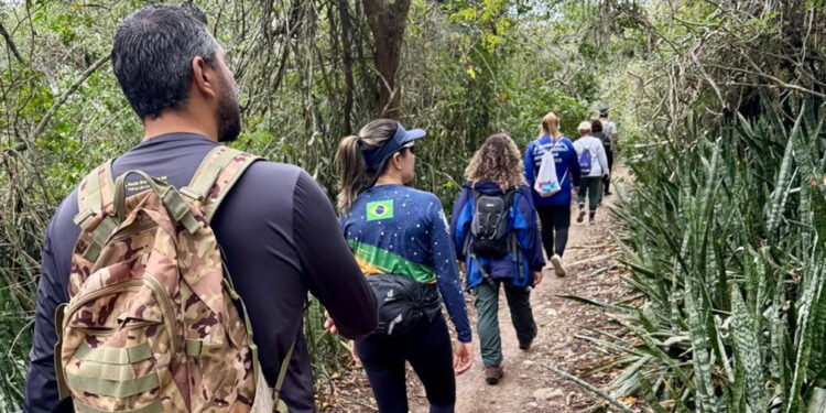 Trilha entre Cabo Frio e Búzios é avaliada para integração de roteiros ecológicos