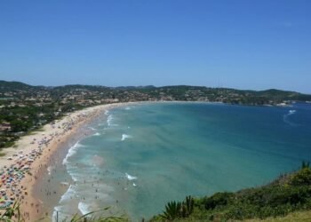 Praia à vista: fim de semana ensolarado na região