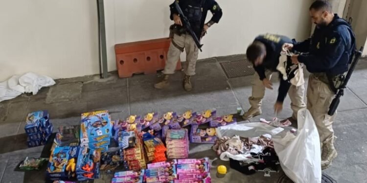 Quadrilha é presa após furtar loja de lingerie no Shopping Park Lagos, em Cabo Frio