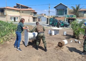 Estruturas irregulares são removidas da orla de Tamoios, distrito de Cabo Frio