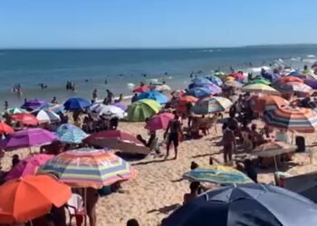 Sábado de calor deixa as praias lotadas na Costa do Sol