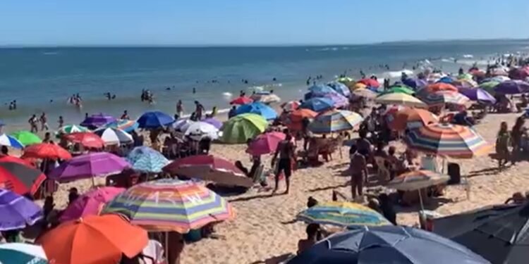 Sábado de calor deixa as praias lotadas na Costa do Sol