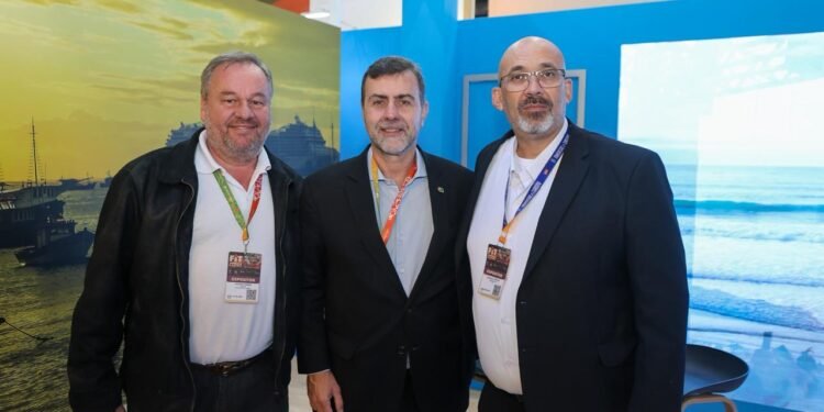 Encontro reúne representantes da região para discutir rota aérea entre Guarulhos e Cabo Frio