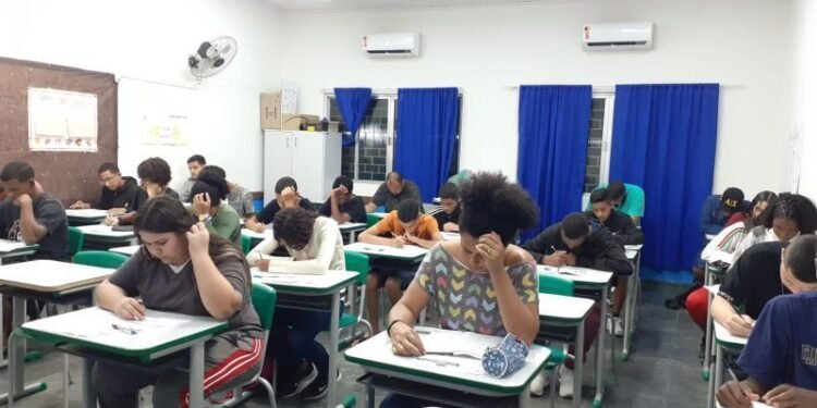 Oportunidade: Conclua o ensino fundamental gratuitamente em Rio das Ostras; inscrições abertas