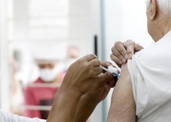 Agora é Lei: Vacina contra pneumonia será oferecida a idosos na rede pública do RJ