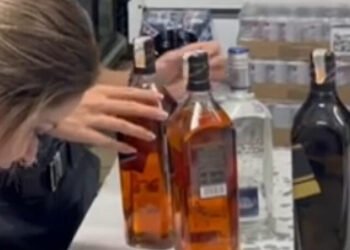 Milhares de bebidas suspeitas de falsificação são apreendidas no RJ e Baixada