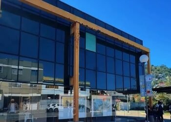 Arraial do Cabo abre exposição “Cacimba das Artes” na Casa de Vidro