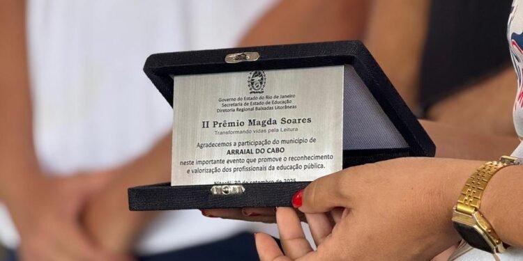 Arraial do Cabo se destaca em premiação estadual de educação