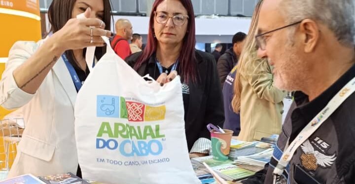 Arraial do Cabo divulga atrativos turísticos na Abav 2025