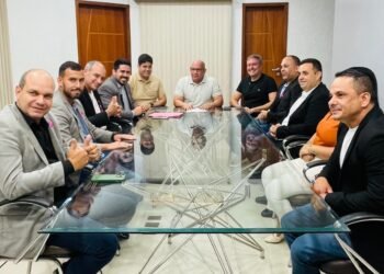 Arraial do Cabo pode pagar até R$ 2 mil por ano a estudantes da rede pública; saiba mais