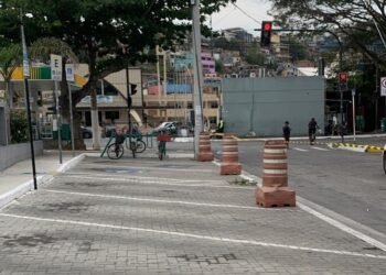 Estacionamento da antiga Praça do Sindicato é interditado em Arraial do Cabo