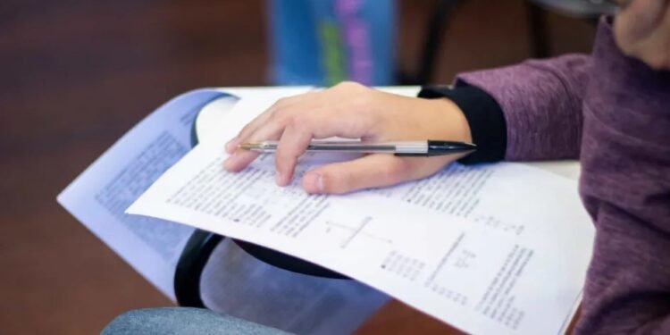 Últimos dias para inscrições do vestibular Cederj 2026; veja como participar