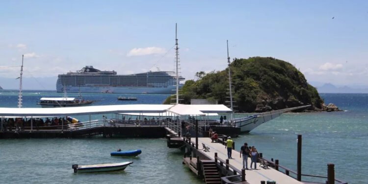Aberta a temporada de navios em Búzios; primeiro desembarque acontece 12 de outubro