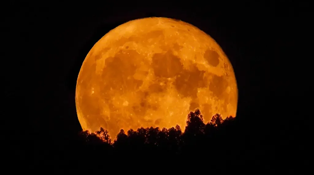 Fenômeno da superlua pode ser visível na região; saiba quando olhar para o céu