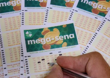 Mega-Sena acumula e prêmio chega a R$ 67 milhões; confira as dezenas sorteadas