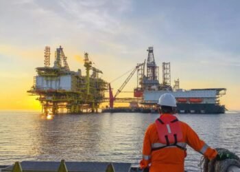 Vagas para offshore e onshore em Macaé; veja como fazer a inscrição