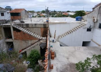 Fiscalização no Morro do Telégrafo flagra diversas obras irregulares em Cabo Frio