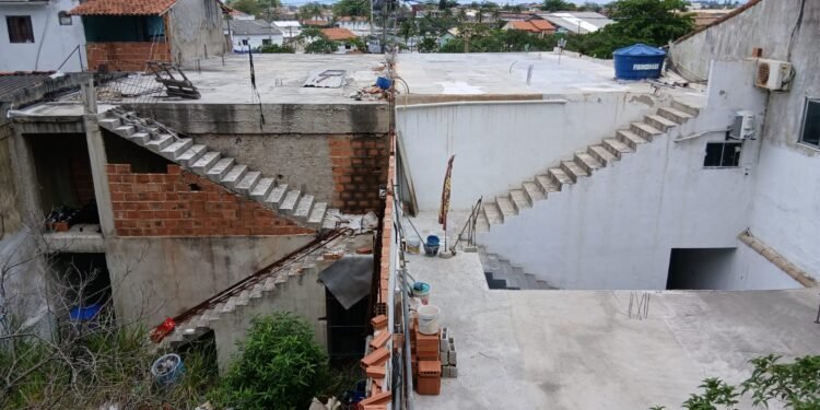 Fiscalização no Morro do Telégrafo flagra diversas obras irregulares em Cabo Frio