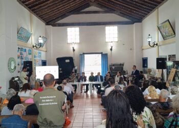 Clima esquenta durante audiência pública sobre o Praião de Barra de São João, em Casimiro