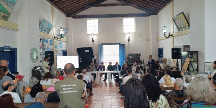 Clima esquenta durante audiência pública sobre o Praião de Barra de São João, em Casimiro