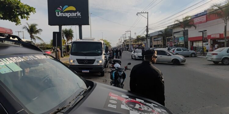 Duas motos são apreendidas e condutor se acidenta ao tentar fugir de fiscalização em Tamoios