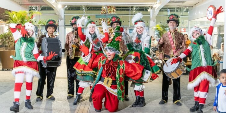 Parada de Natal encanta visitantes neste domingo no Shopping Plaza Macaé; programação inclui feira de adoção
