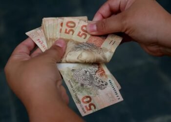 Salário mínimo 2026 já tem previsão; saiba o valor