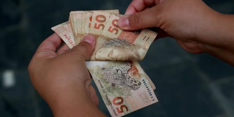 Salário mínimo 2026 já tem previsão; saiba o valor