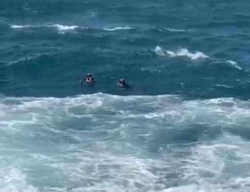 Buscas continuam por pescador que caiu no mar durante pescaria em Saquarema