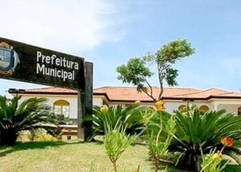 Comunidade LGBT+ de Búzios entrega abaixo-assinado à Prefeitura