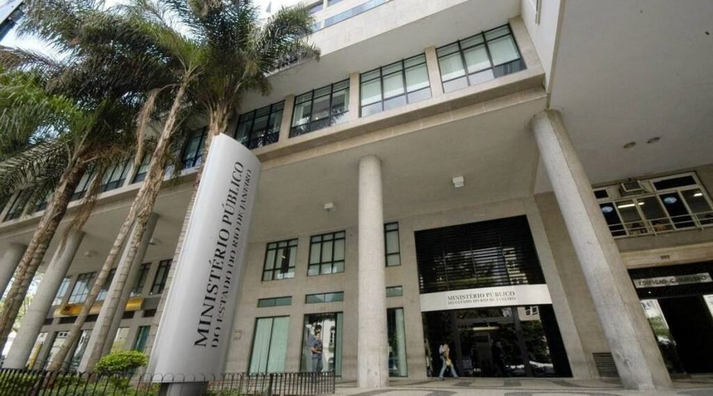 Influenciador é condenado por esquema de extorsão em Casimiro de Abreu; segundo envolvido recebe pena