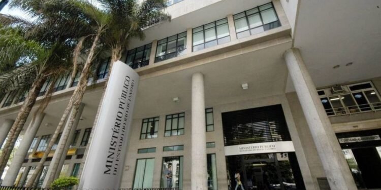 Influenciador é condenado por esquema de extorsão em Casimiro de Abreu; segundo envolvido recebe pena