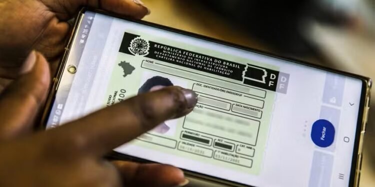 CNH agora pode ser renovada automaticamente e sem taxas; confira os detalhes