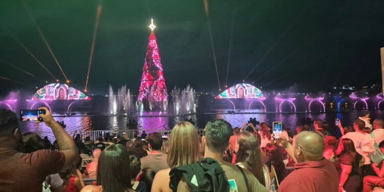 Águas Dançantes segue encantando público neste domingo em Macaé