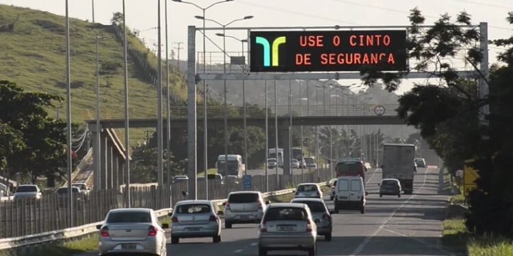 Rodovias registram movimento intenso no fim de ano; 1,6 milhão de veículos são esperados